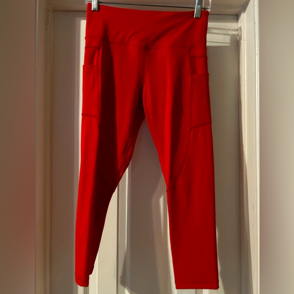 Zyia cropped leggings with pockets. Practically new. Only worn 2-3 times.